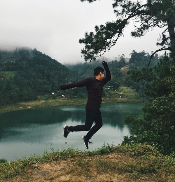 Quels conseils pour une randonnée en forêt tropicale accompagnée d'un guide local?